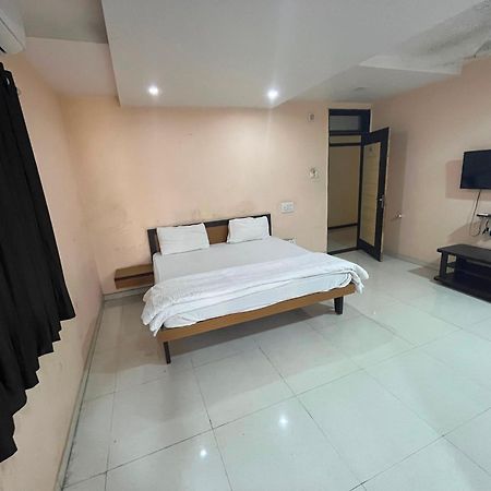Oyo Hotel Rio Inn Ананд Экстерьер фото