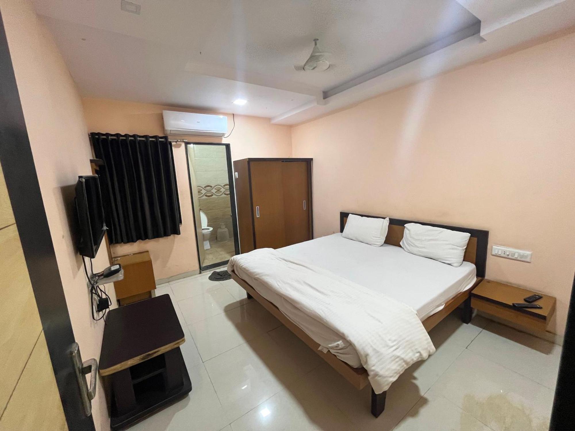 Oyo Hotel Rio Inn Ананд Экстерьер фото